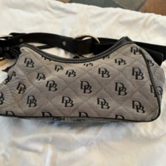 Dooney and Bourke pocketbook w/wallet - Picture 1 of 7